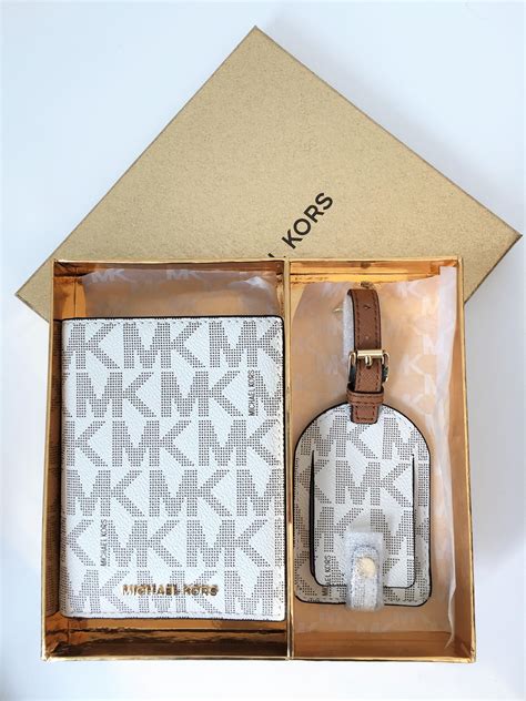 michael kors luggage tag set
